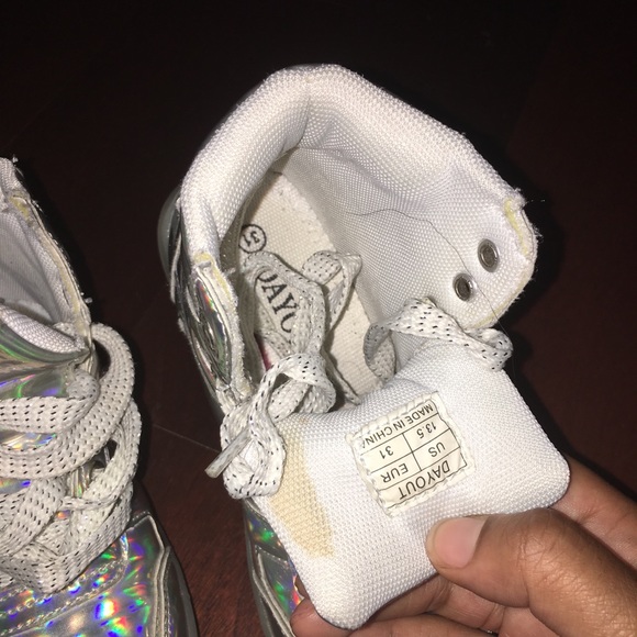 🎀 LED Sneakers 🎀 - Picture 2 of 5